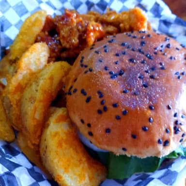 Hamburguesa, Papas y Boneless
