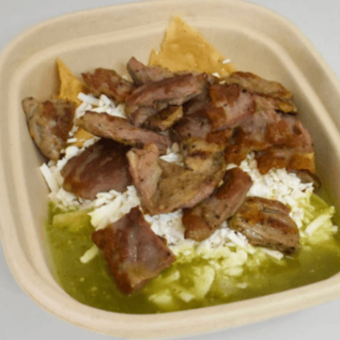 CHILAQUILES CON CARNE ASADA + CAFE O AGUA DEL DIA