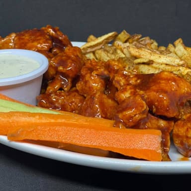 Charola DiDi (1 KG de Boneless + Papas Fritas)