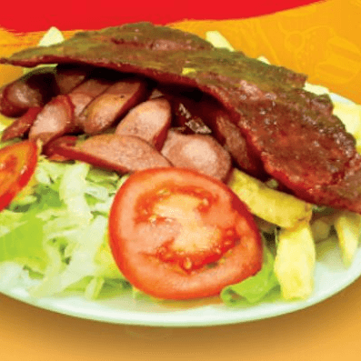 Salchipapa con Chorizo