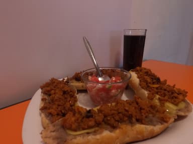Molletes  con Cesina