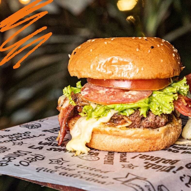 Hamburguesa Mixta Angus y Pollo.