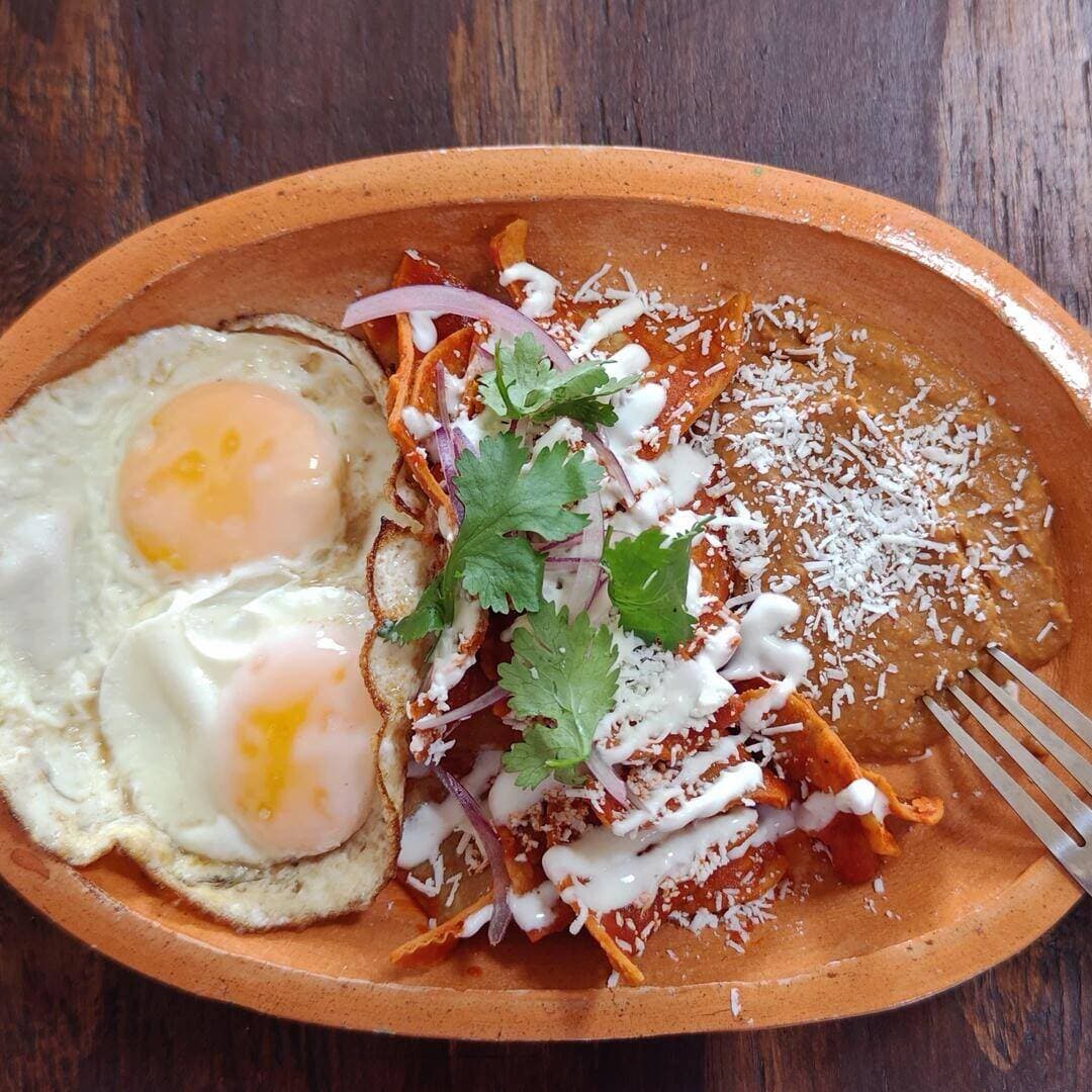 Chilaquiles y Café