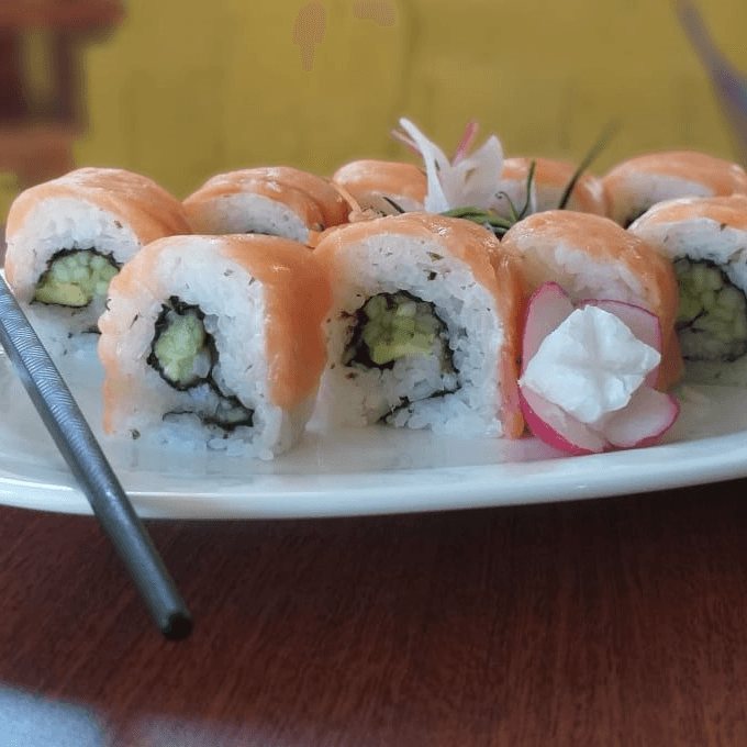Salmón Roll (Salmón Crudo)