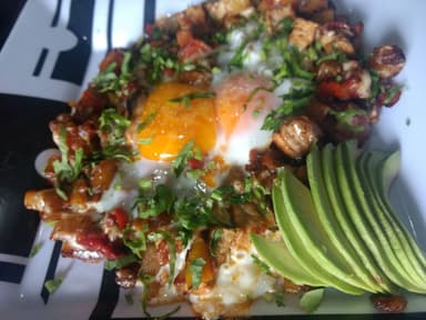 Asada con Huevos a la Sartén
