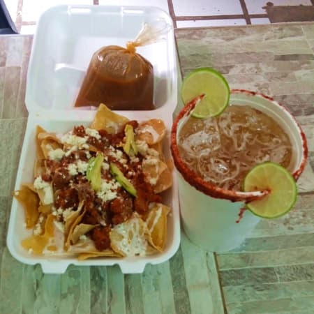 Chilaquiles de Chorizo con Michelada