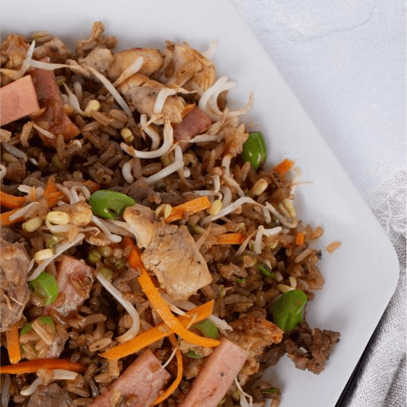 Arroz Mixto Pollo, Carne y Jamon Con 2 Bebidas