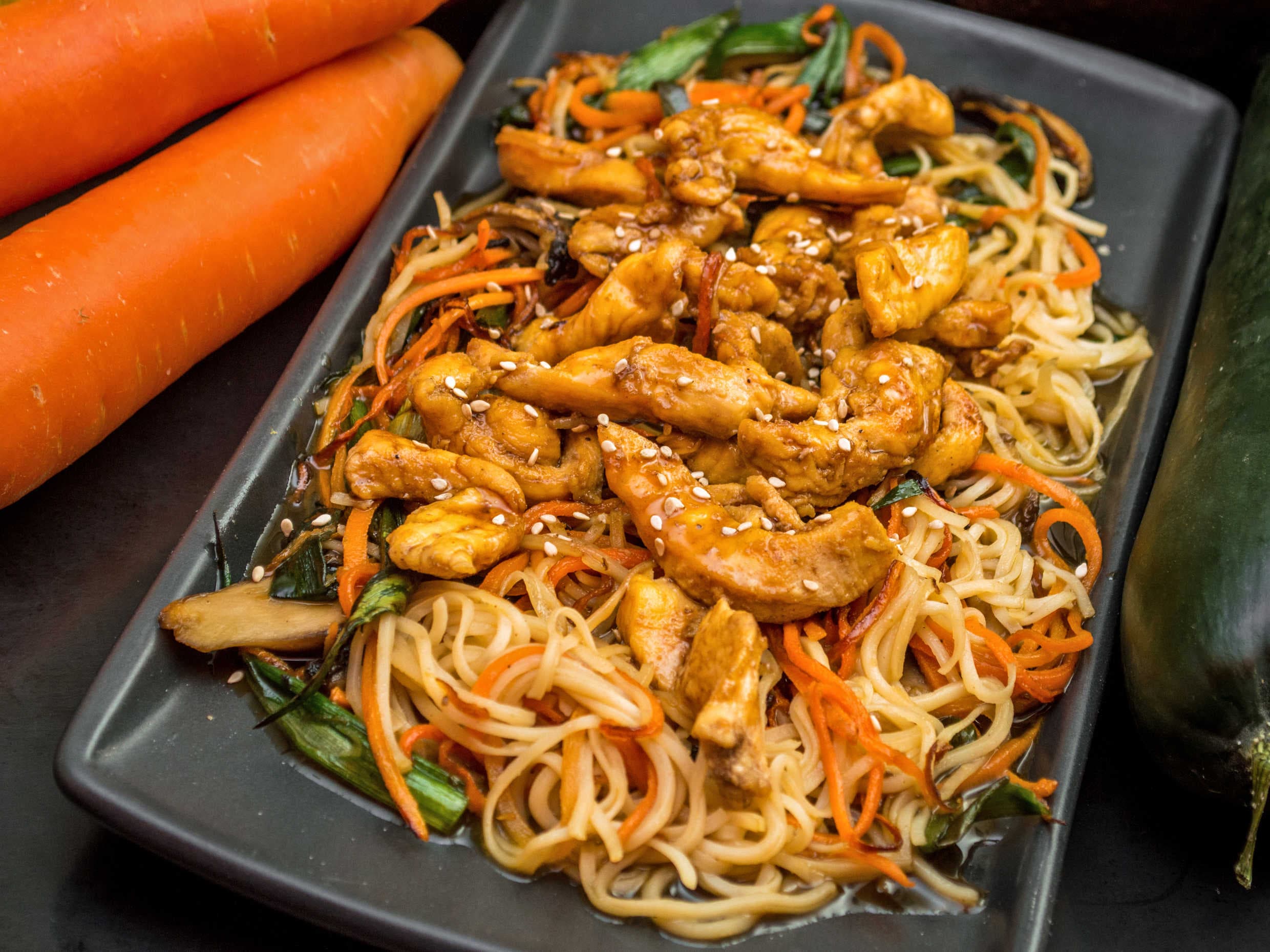 Tallarín Udon de Pollo