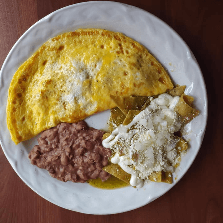 Paquete 1 Omelet, Chilaquiles + Café de Olla Chico