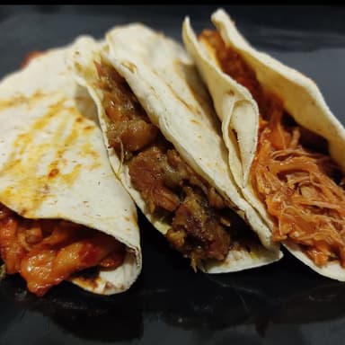 TACO TROCITO EN SALSA MORITA