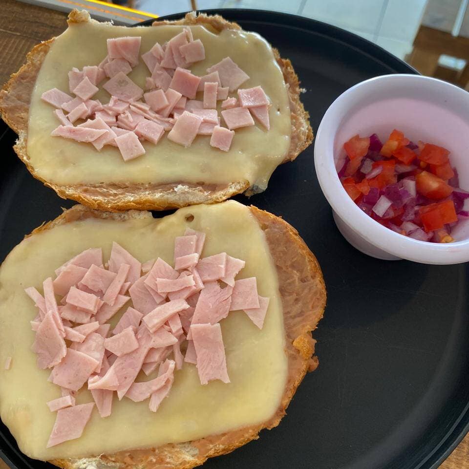 Molletes con Jamon