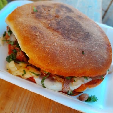 Torta de Birria con Queso