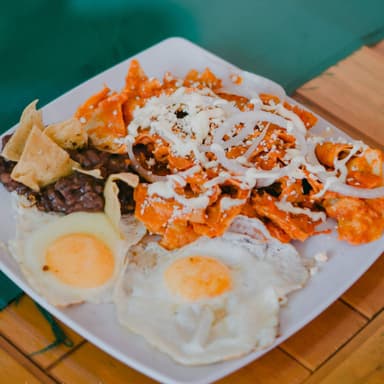 Chilaquiles con Huevo