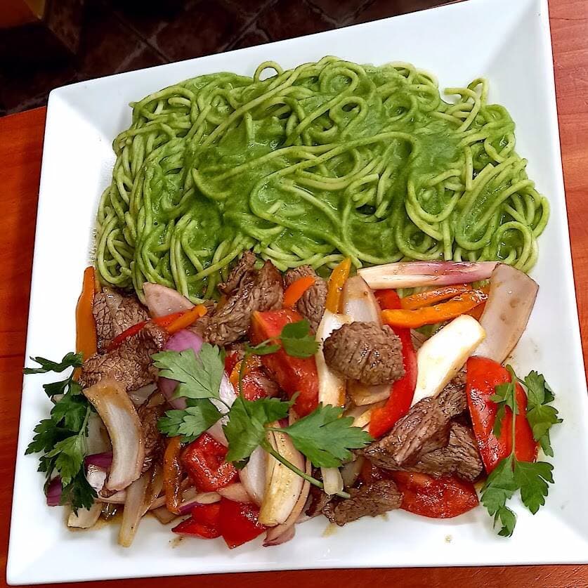 tallarin vede con lomito saltado