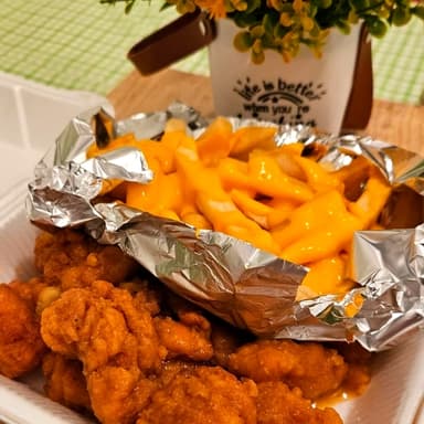 Boneless con Papas Fritas