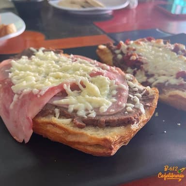 Molletes de jamon de pavo