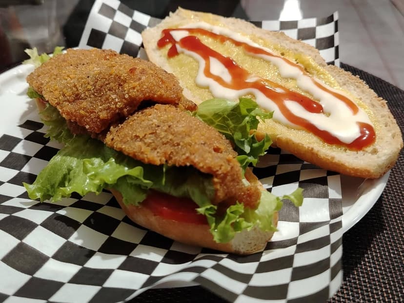LONCHES EL CHON