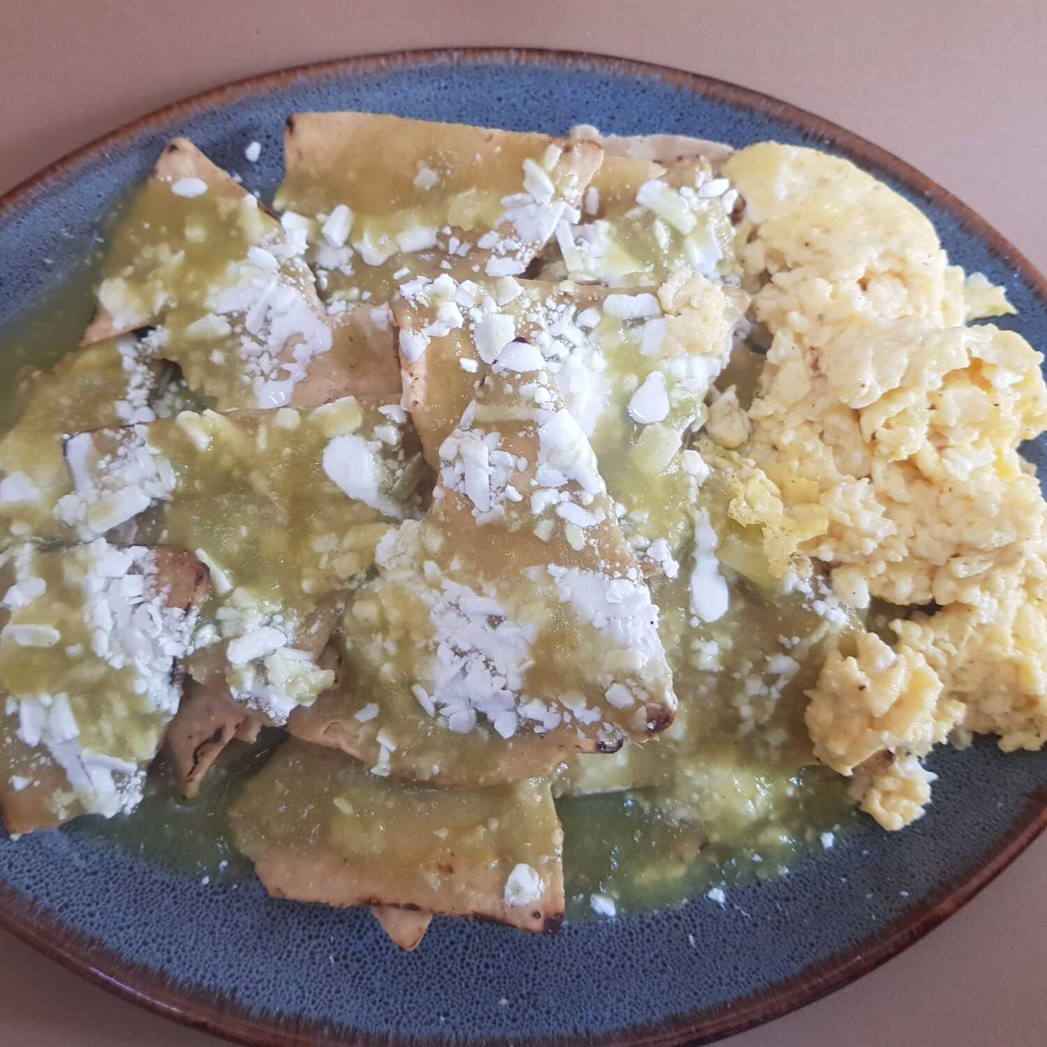 Chilaquiles con Huevo
