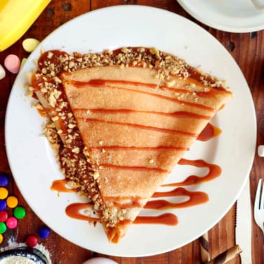 Crepas con Cajeta y Nuez.