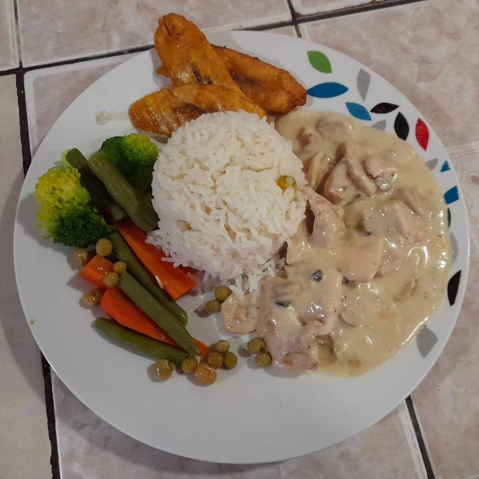 Pollo a la Reina
