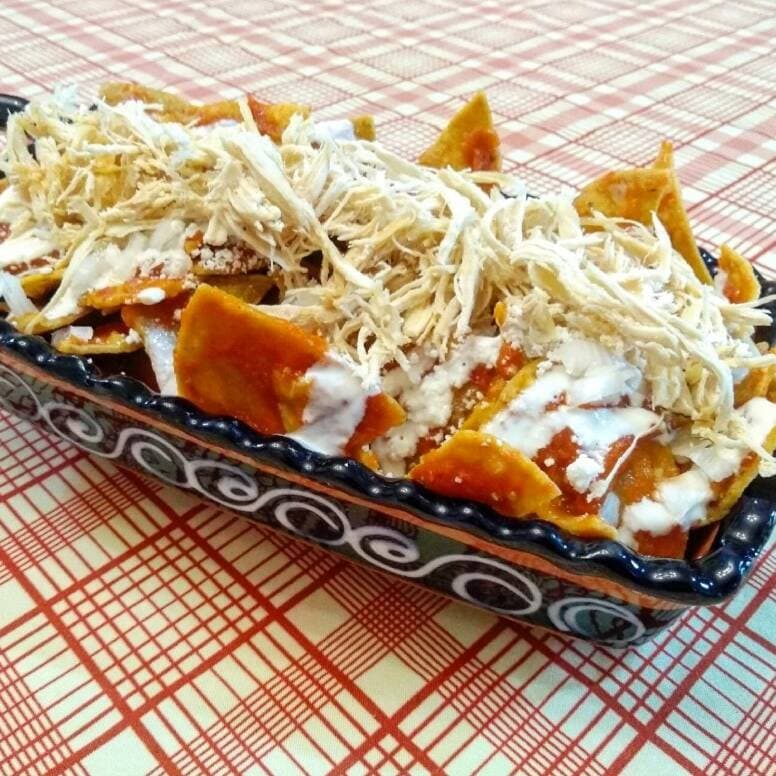 Chilaquiles Rojos con Pollo
