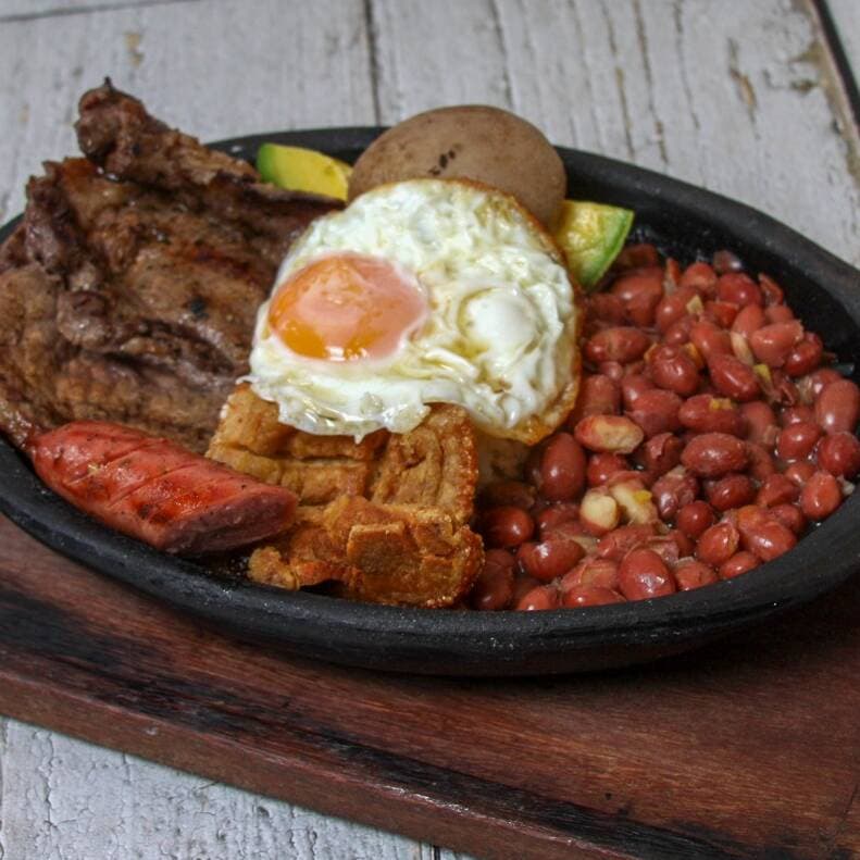 Típico Bandeja Paisa