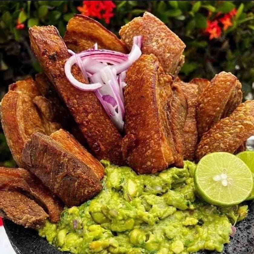 Barras de Chicharrón con Guacamole
