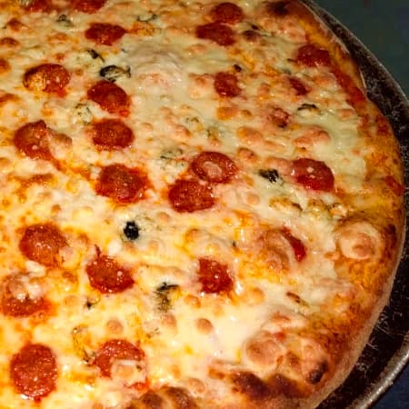 Pizza de Chistorra C/queso de Cabra