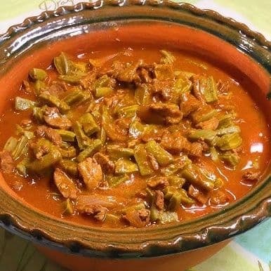 Bistec con nopales y frijoles