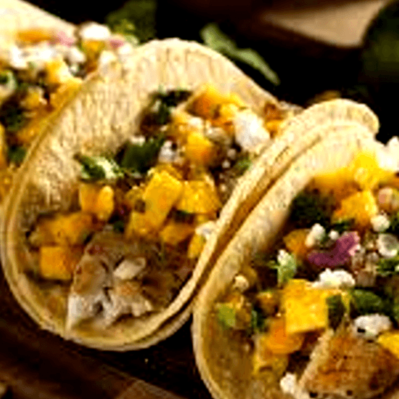 6 Tacos De Pescado Con Salsa De Mango y Bebida