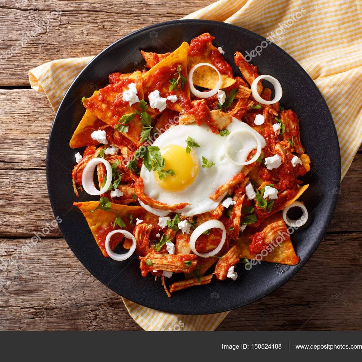 Chilaquiles con Huevo Rojos