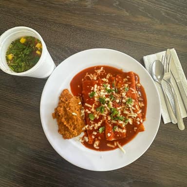 Enchiladas Rojas o Verdes + Sopa de Verduras