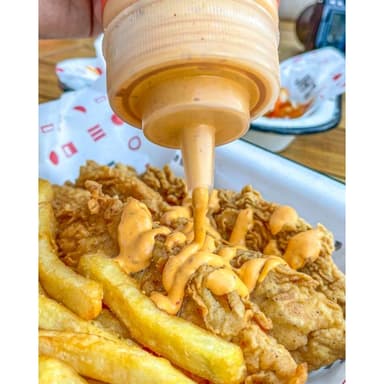 CHICKEN TENDERS CON PAPAS