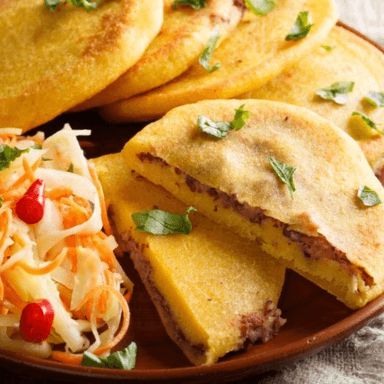 Pupusa Frijol con Queso