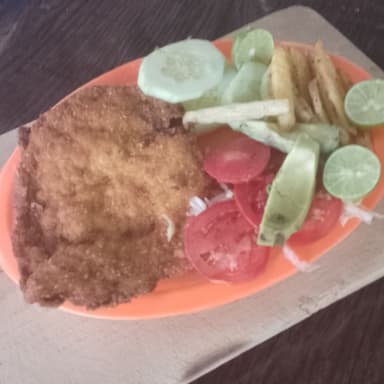 Pechuga Empanizada Con ENSALADA VERDE AGUACATE