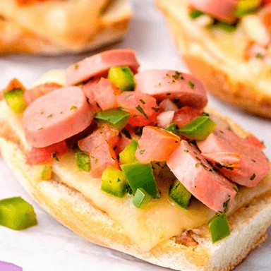 Molletes de Salchicha y Queso
