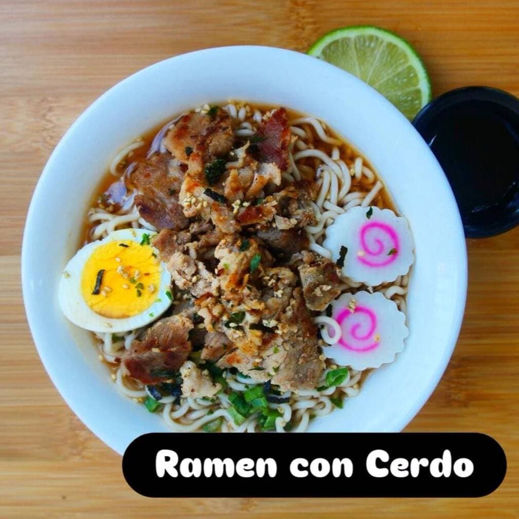 Ramen con Carne de Cerdo + Jamaica 500 ml