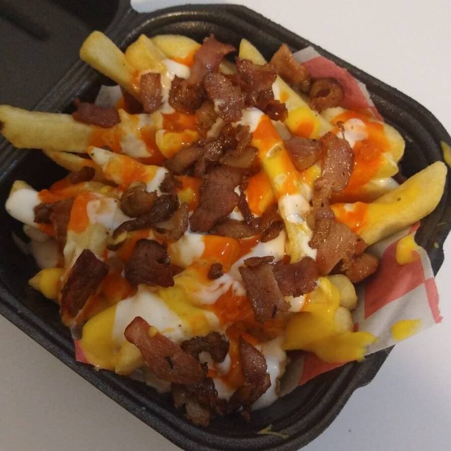 Papas Fritas con Queso y Tocino