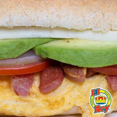 HUEVO CON SALCHICHA