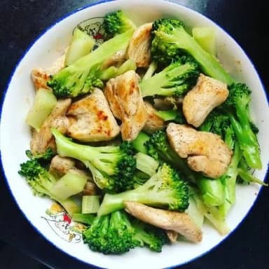 Pollo con Brócoli y verduras mixta