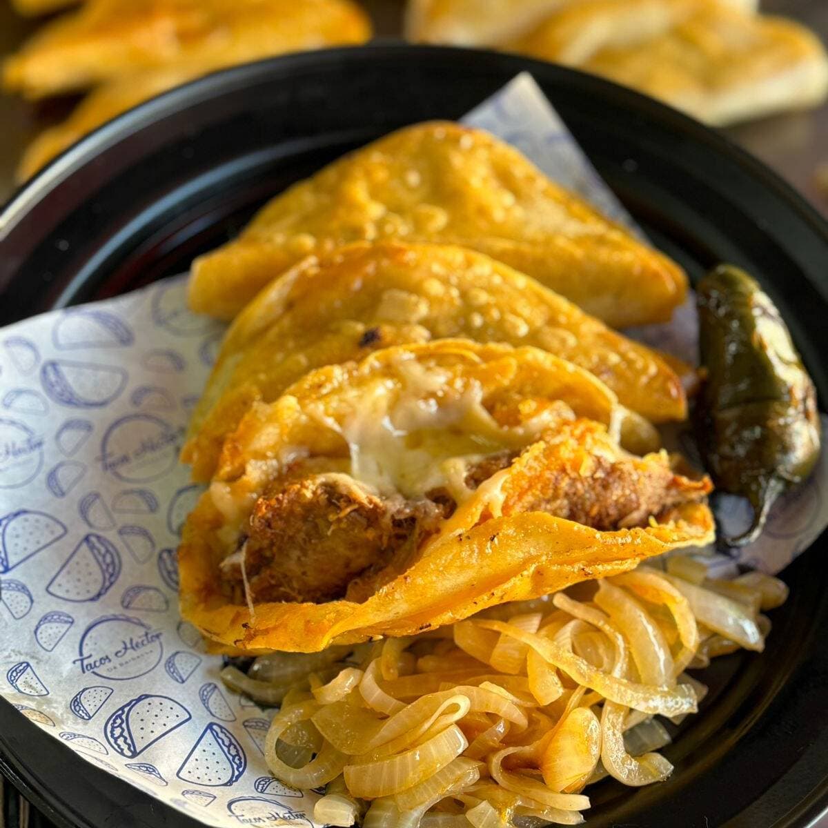 Taco con Queso Gratinado