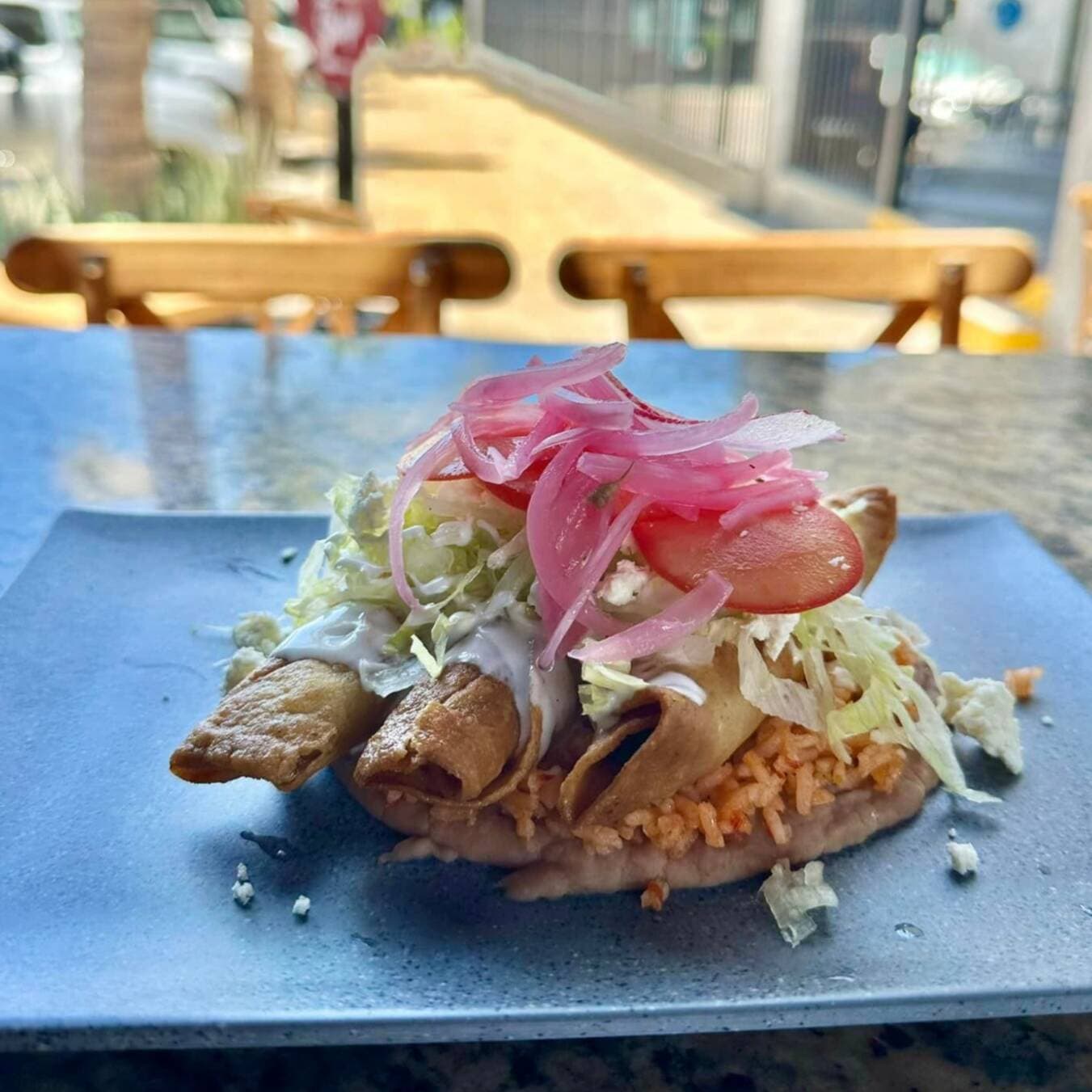Taco Dorado de Carnitas