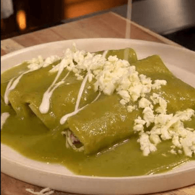 Enchiladas de Pollo, Chorizo y Queso