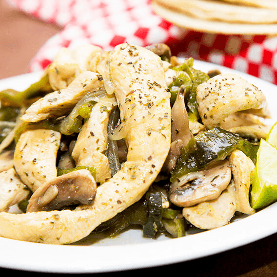 Fajitas de Pollo con Nopales y Champiñones