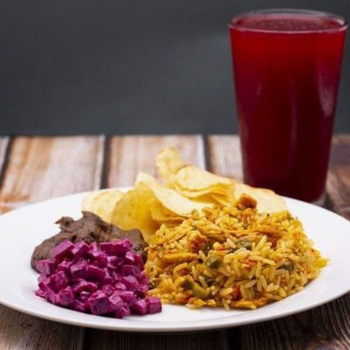 Arroz con Pollo con Bebida