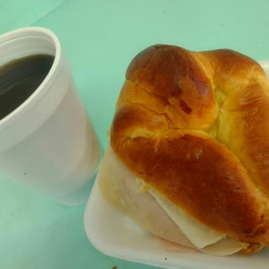 Crousant + Cafe con leche