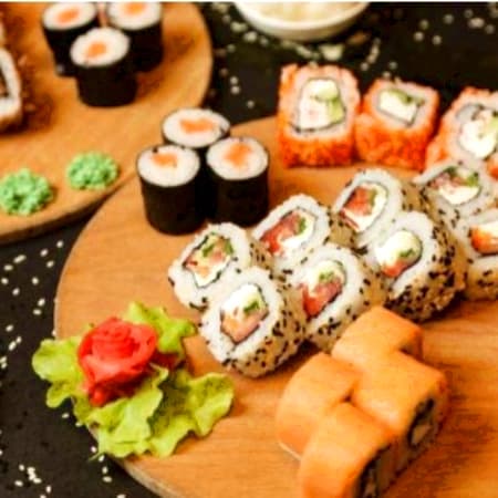 100 Piezas Sushi + Acompañamiento