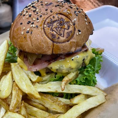 Mad Cheese Burger