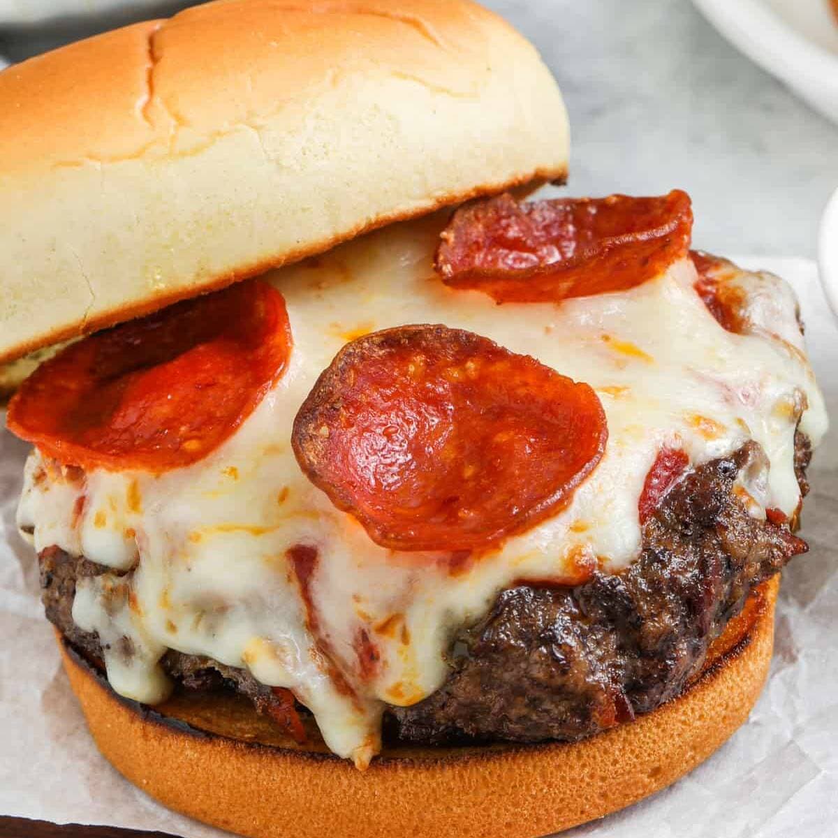 PIZZA BURGER + JAMAICA 500 ML