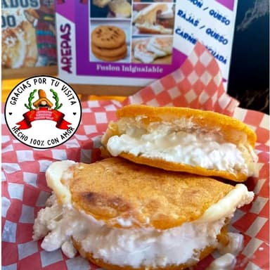 Arepa Venezolana 3 Quesos